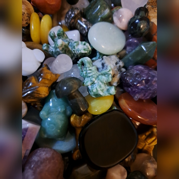 2 (Two) Mystery Mini Crystal Carving - Picture 4 of 11